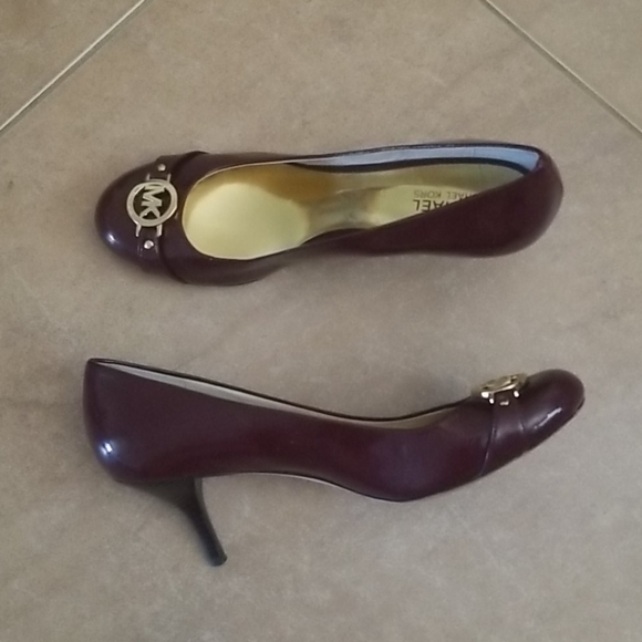 Michael Kors Brown & Gold Heels - Picture 3 of 11